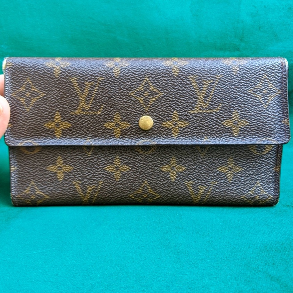Louis Vuitton Monogram Porte Tresor International
Trifold Long Wallet